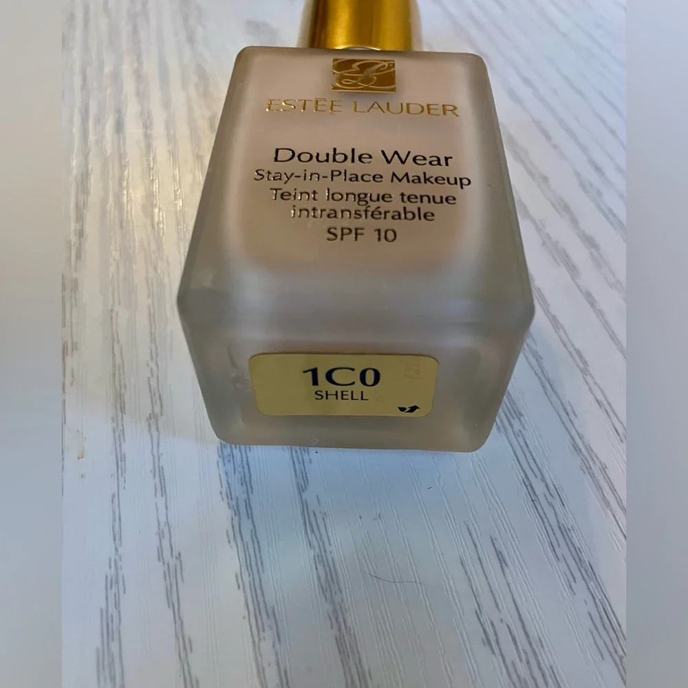 Estee Lauder Double Wear Foundation 1C0 Shell Nearly New - Picture 2 of 7